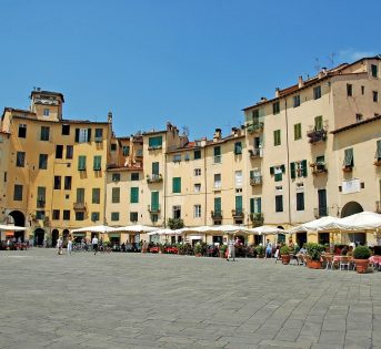 Lucca, cucina contadina e buon vino