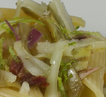 La ricetta, penne carciofi e speck per un pranzo da ricordare