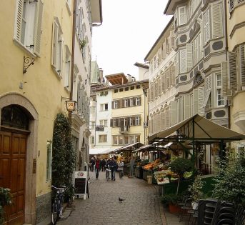 Bolzano, nella terra delle Dolomiti aspettando il Natale