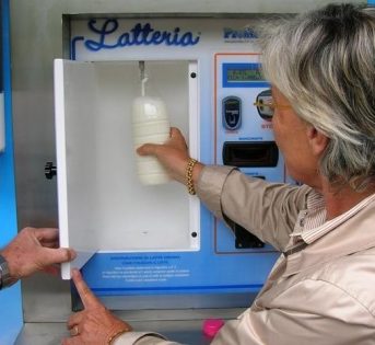 Ad Aulla il primo distributore automatico di caciotta e stracchino