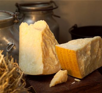 Parmigiano: il più rubato, imitato e conteso