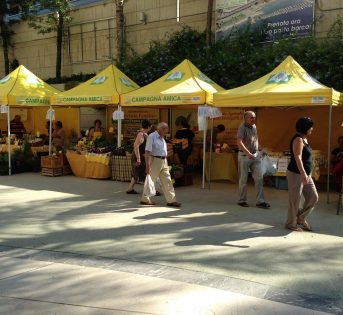 In Calabria gli stand di Campagna Amica “conquistano” un centro commerciale