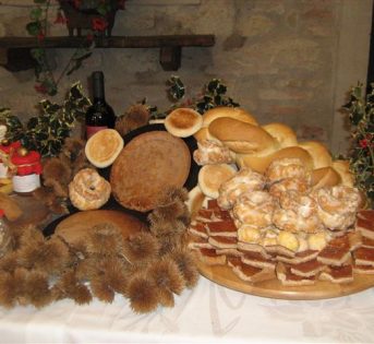 Polenta e frittelle di farina di castagne, tradizione e storia in tavola