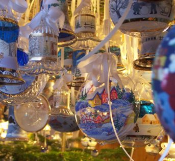 Shopping natalizio, non tramonta il fascino dei mercatini