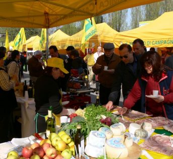 Napoli: tornano i mercatini a km 0, vittoria di produttori e consumatori