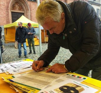 Cibo falso, al via la raccolta firme