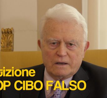 Gian Carlo Caselli firma per Stop cibo falso: il video