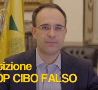 Il presidente Roberto Moncalvo firma per Stop Cibo Falso: il video