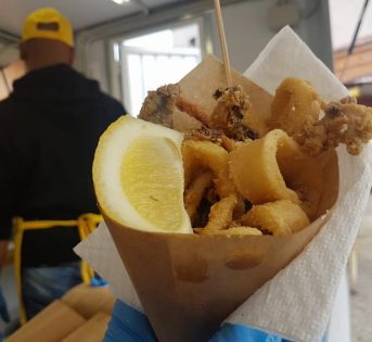 Il pesce a miglio zero diventa una frittura golosa
