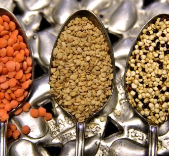 Capodanno, cenone da 82 euro a famiglia