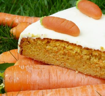 Torta di mandorle e carote, un dolce semplice e gustoso