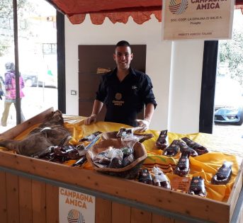 Oristano, inaugurato il primo mercato coperto dei contadini