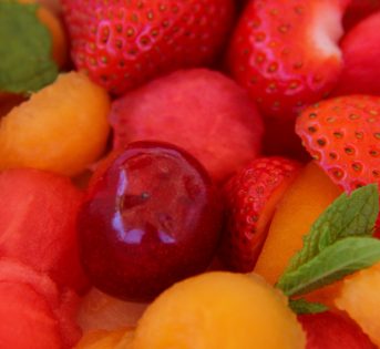 Macedonia e frutti di stagione nei mercati romani