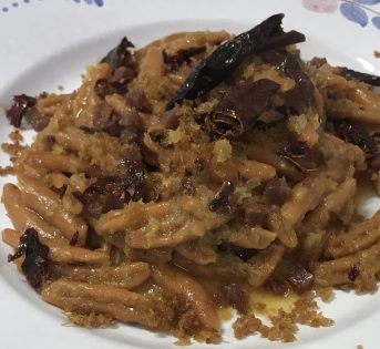 Strascinati di polvere di peperoni dolci ammollicati con salame Lucano