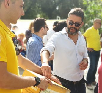 Spesa sospesa, 1,5 tonnellate di cibo a famiglie povere