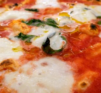 Buon compleanno pizza Margherita!