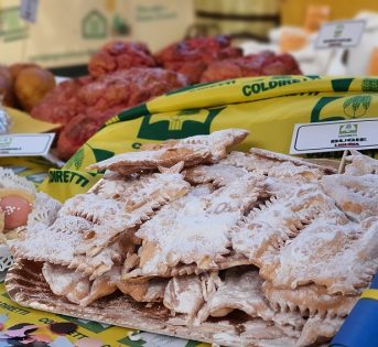 Carnevale, sfilano i dolci tipici italiani