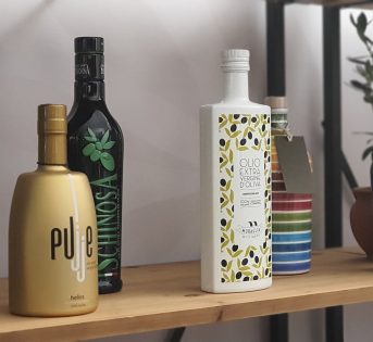 Olio, addio a 1 bottiglia made in Italy su 4