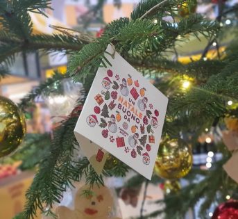 Natale 2021, albero acceso in 9 famiglie su 10