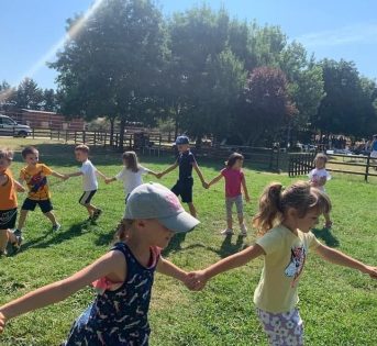 Vacanze 2022, genitori a caccia di centri estivi