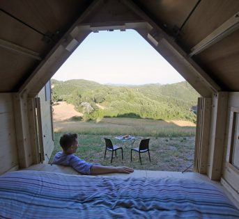 San Lorenzo, 1,8 milioni di turisti sotto le stelle tra camper e tende