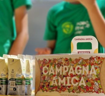 Campagna Amica, Lega di Serie B e Cagliari danno “un calcio al cibo sintetico”