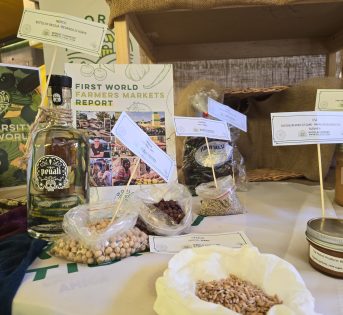 Biodiversità: da aceto di banana a gin di alghe, i mercati contadini mondiali