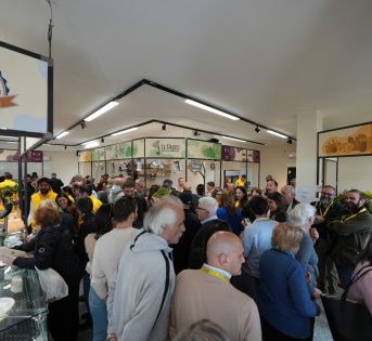 CAMPAGNA AMICA CONTINUA A COSTRUIRE SISTEMI DEL CIBO LOCALE QUESTA SETTIMANA QUATTRO NUOVI MERCATI