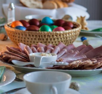 PASQUA: COLDIRETTI/IXE’, PRANZO A CASA PER 8 ITALIANI SU 10, SPESA DA 82 EURO A FAMIGLIA (+9%) 
