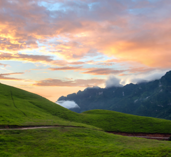 Legge Cammini d’Italia 2026: opportunità per agriturismi, borghi e marcati contadini