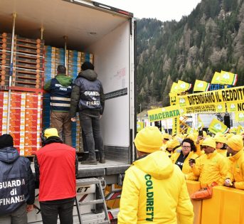 COLDIRETTI TORNA AL BRENNERO: MOBILITAZIONE A DIFESA DI AGRICOLTORI E CONSUMATORI PER MODIFICA DEL CODICE DOGANALE, GUERRA E RINCARI